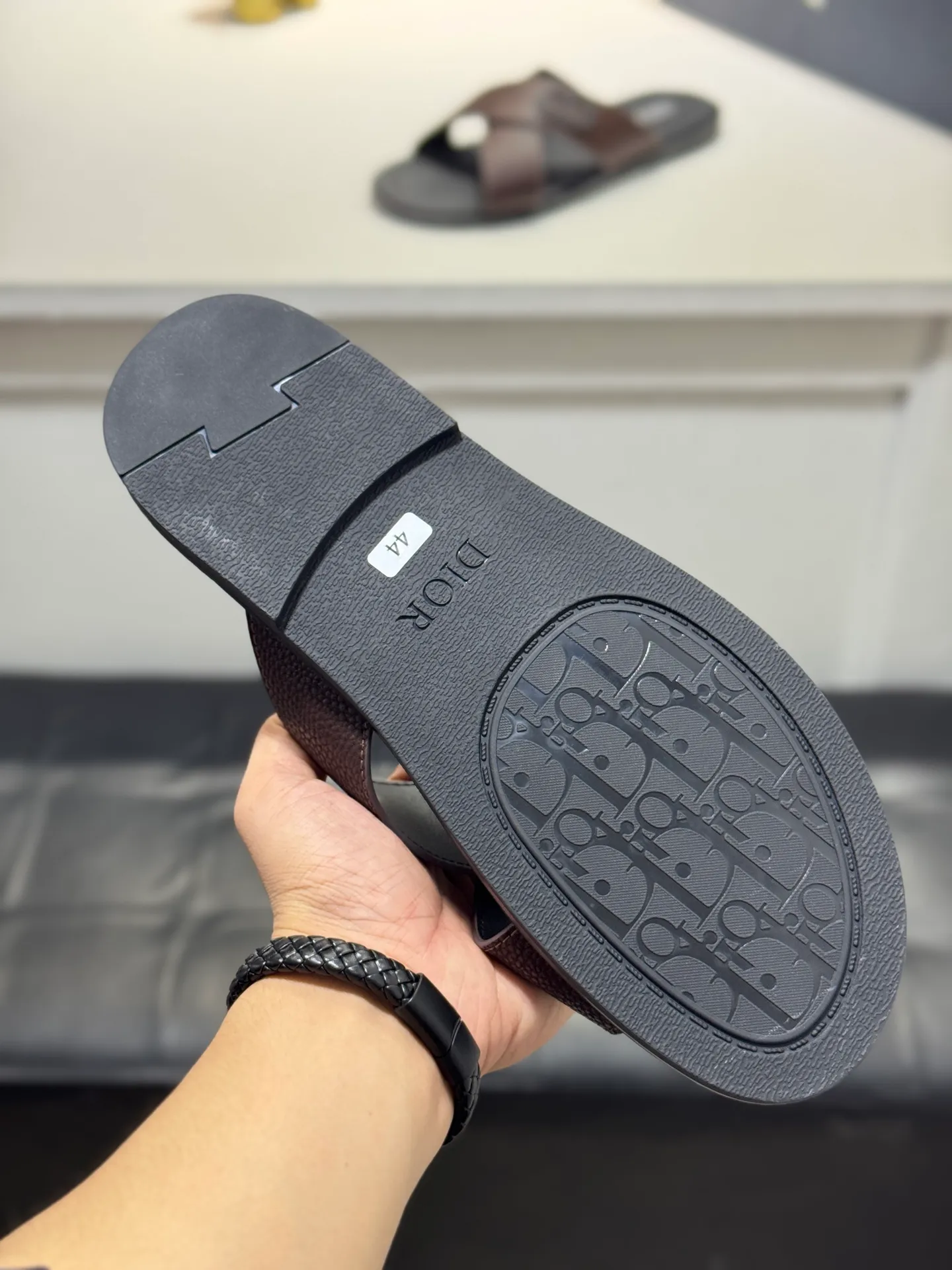 Men's men's shoes 💰320 [New style] 🦇🦇𝐂𝐡𝐫𝐢𝐬𝐭𝐢𝐚𝐧 𝐃𝐢𝐨𝐫 Dior slippers - the latest hot sandals, classic sandals, original replicas, super durable and versatile, cowhide leather with hardware accessories, very comfortable on the feet Look slim and white. Original molded outsole size: 38-44 (.45. Customized